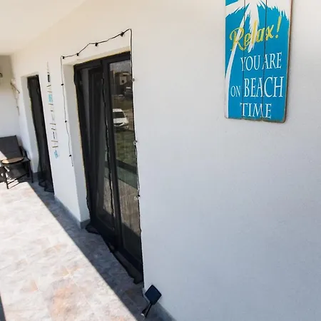 Апартаменты One Bedroom On The Ground Floor Near The Нэводари